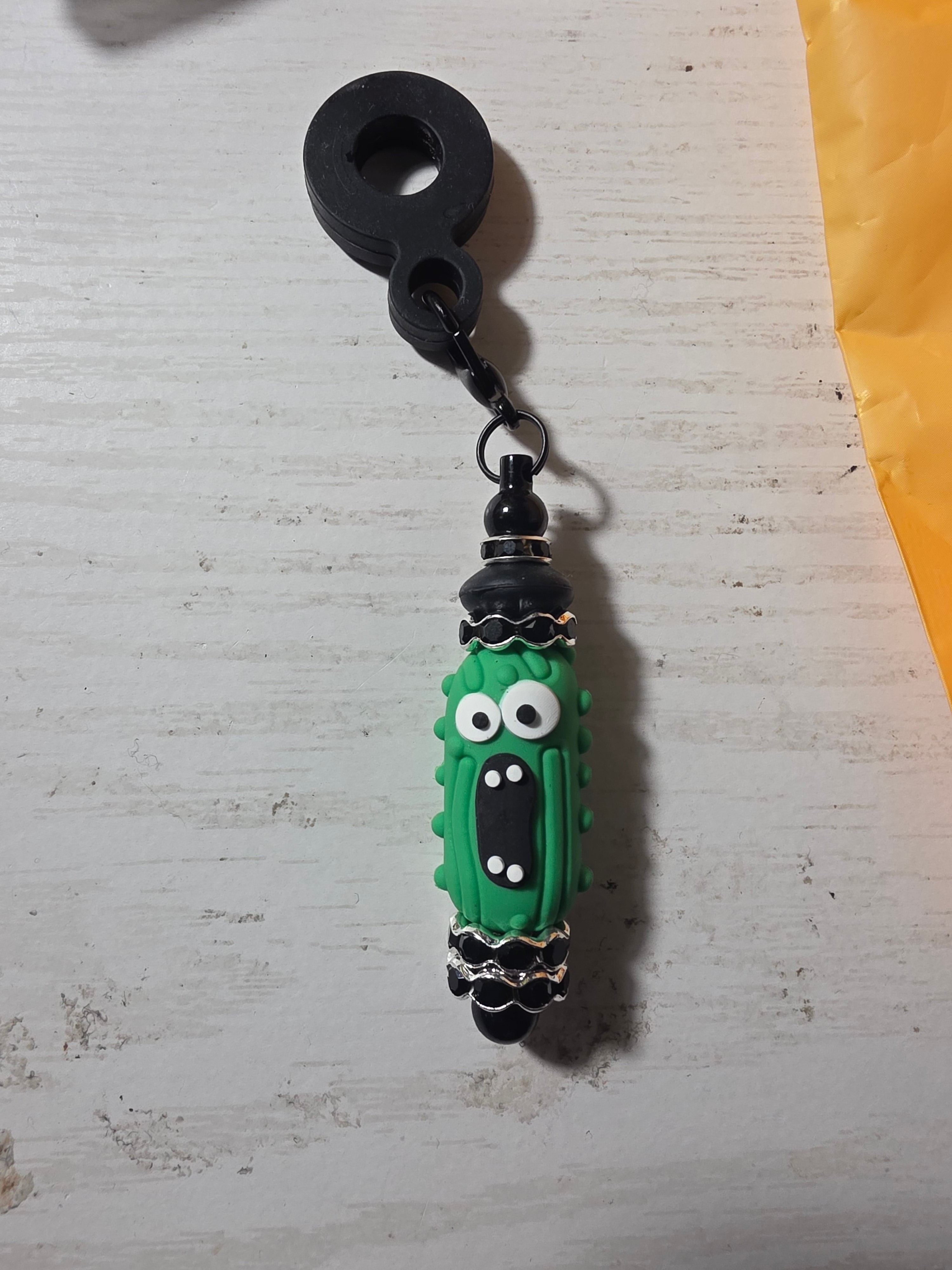 Screaming pickle straw charm